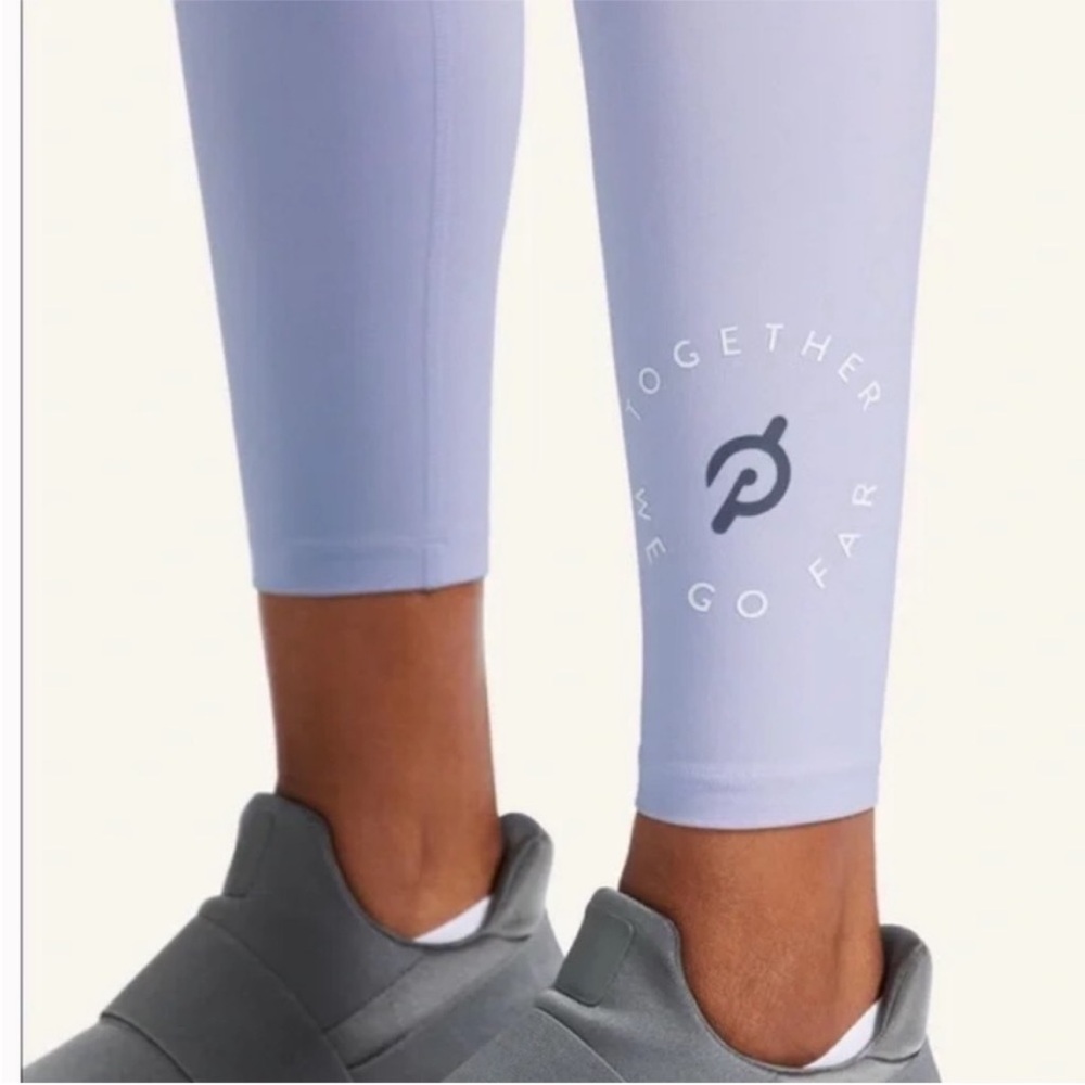 Peloton criss cross front Cadent leggings in light lavender. - Picture 3 of 4